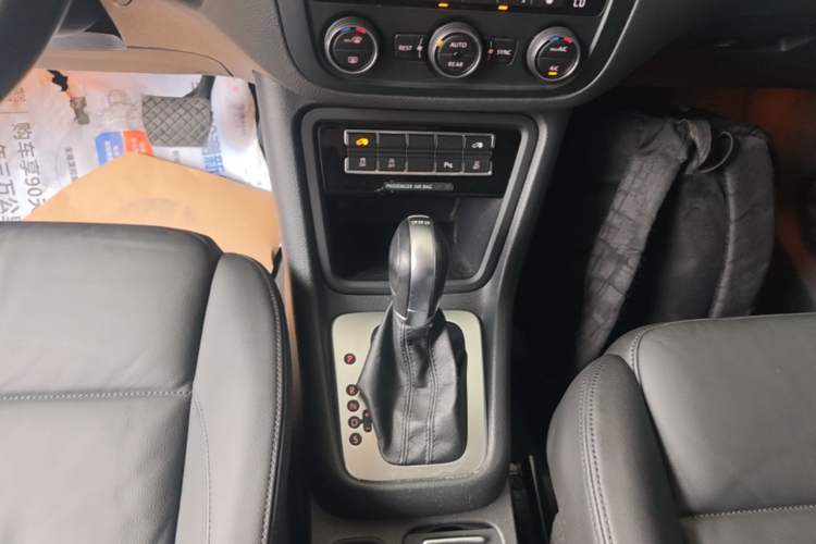 Used Volkswagen Sharan 2016 380TSI Luxury 7-Seater Gear Lever