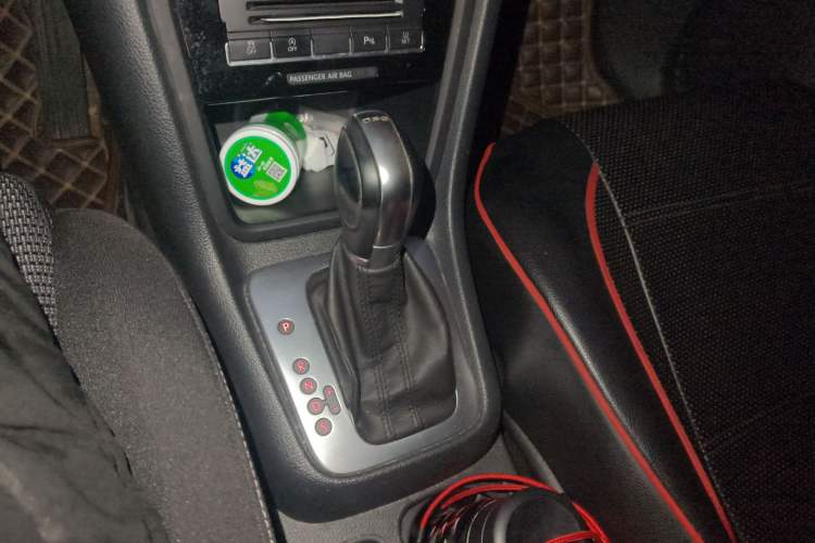 Used Volkswagen Sharan 2016 280TSI Enjoyment Model 7-Seater Gear Lever