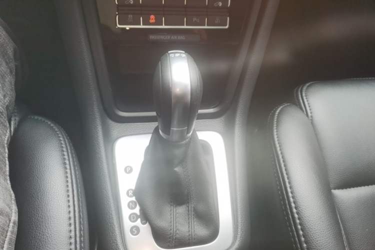 Used Volkswagen Sharan 2016 380TSI Comfort Edition 7-Seater Gear Lever