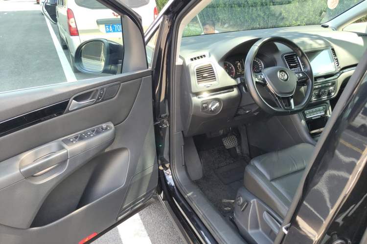 Used Volkswagen Sharan 2016 380TSI Luxury 7-Seater Interior 3