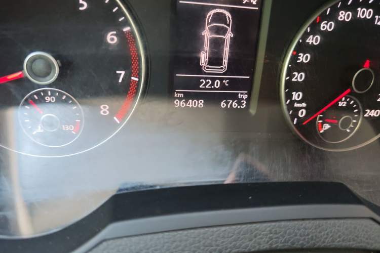 Used Volkswagen Sharan 2016 380TSI Comfort Edition 7-Seater Odometer Close Up