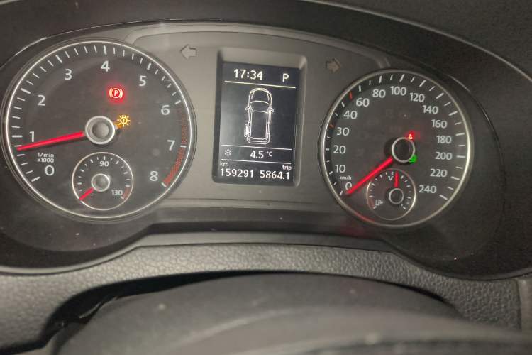 Used Volkswagen Sharan 2016 280TSI Enjoyment Model 7-Seater Odometer Close Up
