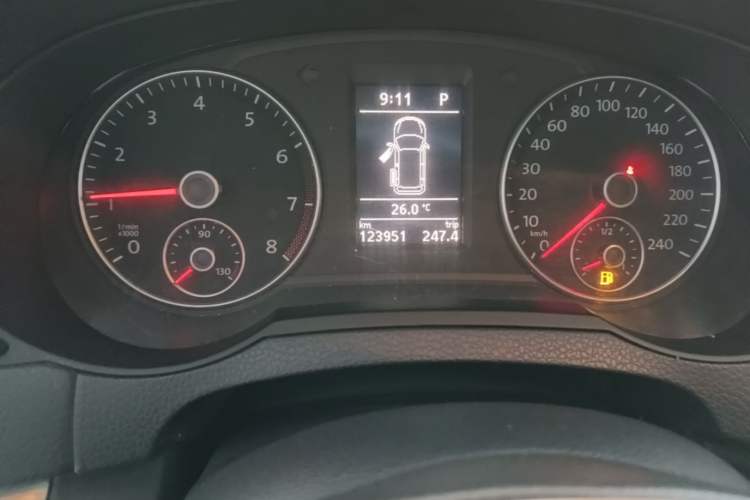 Used Volkswagen Sharan 2016 380TSI Comfort Edition 7-Seater Odometer Close Up