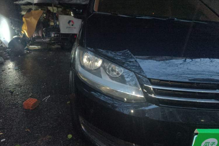 Used Volkswagen Sharan 2016 280TSI Enjoyment Model 7-Seater Right Front Headlight
