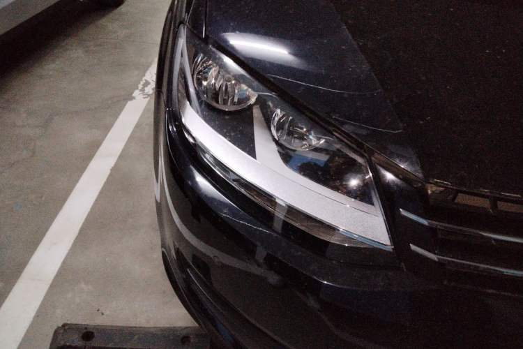 Used Volkswagen Sharan 2016 280TSI Enjoyment Model 7-Seater Right Front Headlight