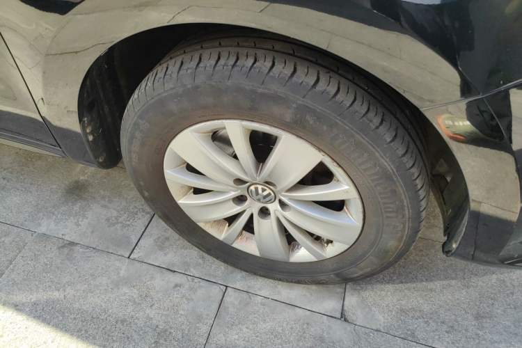Used Volkswagen Sharan 2016 280TSI Enjoyment Model 7-Seater Right Front Wheel Hub