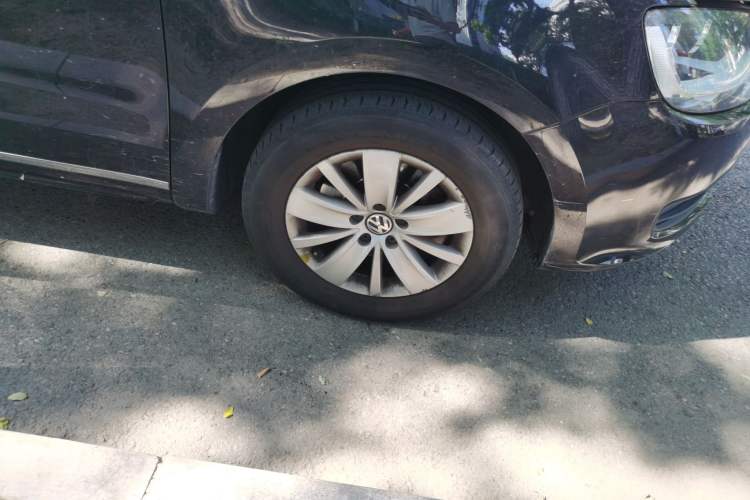 Used Volkswagen Sharan  Right Front Wheel Hub