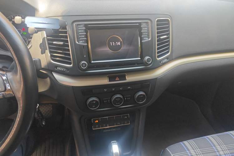 Used Volkswagen Sharan 2016 380TSI Comfort Edition 7-Seater Audio And AC Panel