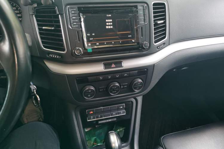 Used Volkswagen Sharan 2016 380TSI Luxury 7-Seater Audio And AC Panel