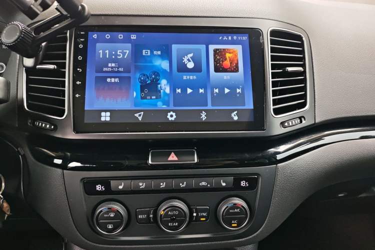 Used Volkswagen Sharan 2016 380TSI Luxury 7-Seater Audio And AC Panel