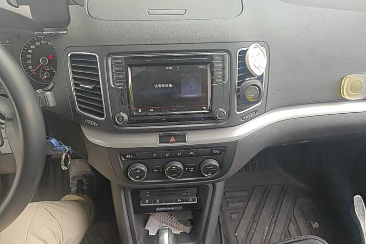 Used Volkswagen Sharan 2016 280TSI Enjoyment Model 7-Seater Audio And AC Panel