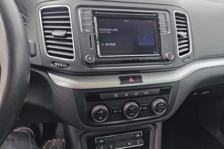 Used Volkswagen Sharan 2016 380TSI Comfort Edition 7-Seater Audio And AC Panel