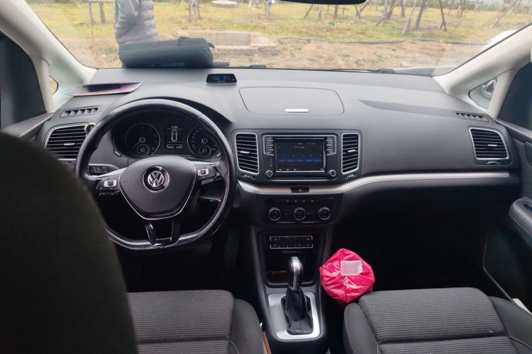 Used Volkswagen Sharan 2016 380TSI Comfort Edition 7-Seater Center Console