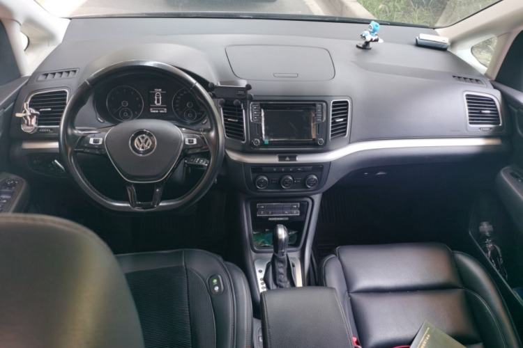 Used Volkswagen Sharan 2016 380TSI Luxury 7-Seater Center Console