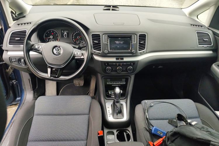 Used Volkswagen Sharan 2016 380TSI Clear Blue Limited Edition Center Console