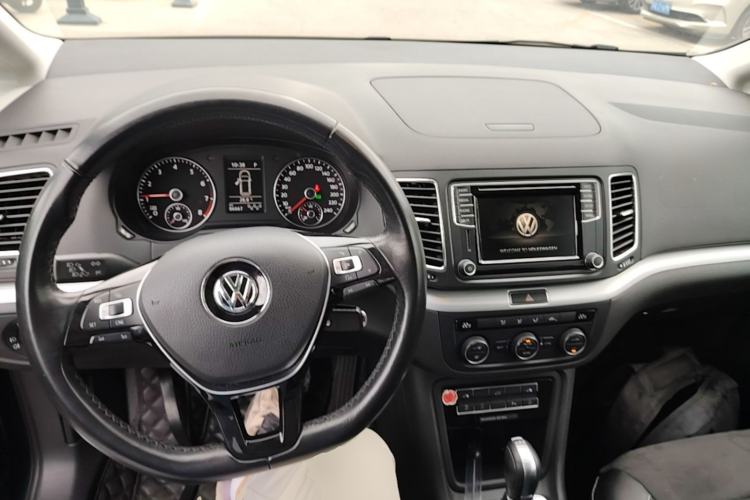 Used Volkswagen Sharan 2016 380TSI Comfort Edition 7-Seater Center Console