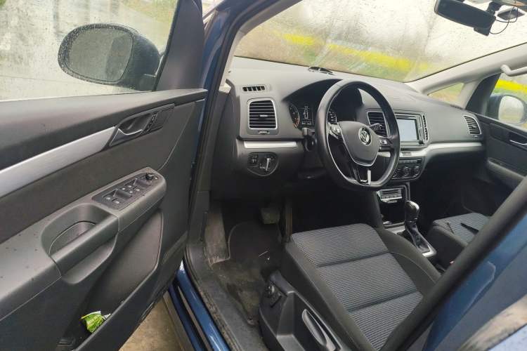 Used Volkswagen Sharan 2016 380TSI Clear Blue Limited Edition Driver Seat