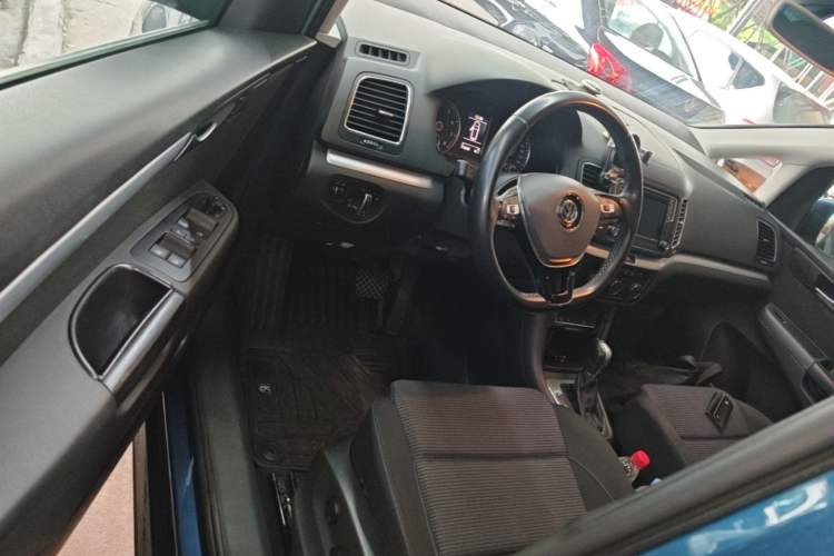 Used Volkswagen Sharan 2016 380TSI Clear Blue Limited Edition Driver Seat