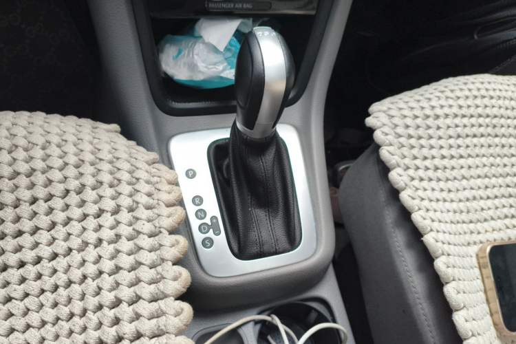 Used Volkswagen Sharan 2016 280TSI Enjoyment Model 7-Seater Gear Lever