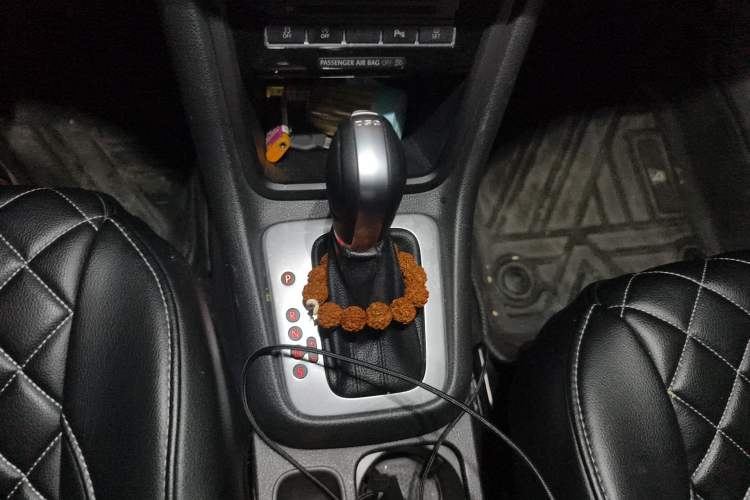 Used Volkswagen Sharan 2016 280TSI Enjoyment Model 7-Seater Gear Lever