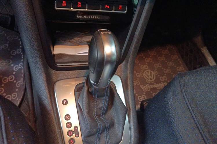 Used Volkswagen Sharan 2016 380TSI Clear Blue Limited Edition Gear Lever