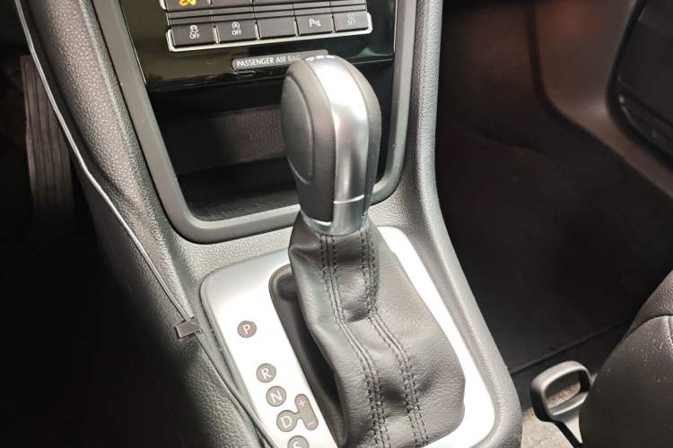 Used Volkswagen Sharan 2016 380TSI Luxury 7-Seater Gear Lever