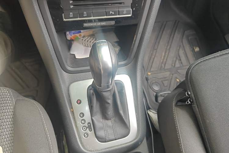 Used Volkswagen Sharan 2016 280TSI Enjoyment Model 7-Seater Gear Lever
