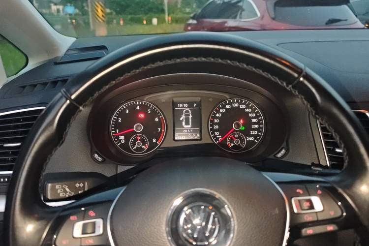 Used Volkswagen Sharan 2016 380TSI Comfort Edition 7-Seater Instrument Cluster