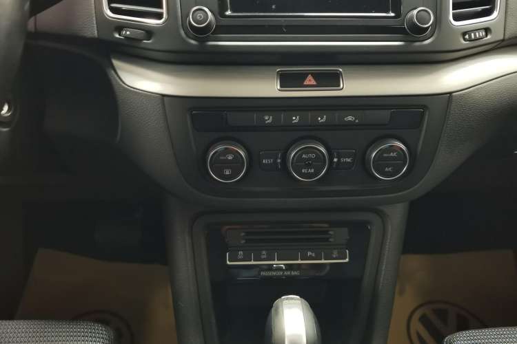 Used Volkswagen Sharan 2016 380TSI Clear Blue Limited Edition Interior 4