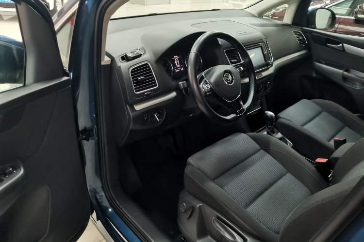 Used Volkswagen Sharan 2016 380TSI Clear Blue Limited Edition Interior 6