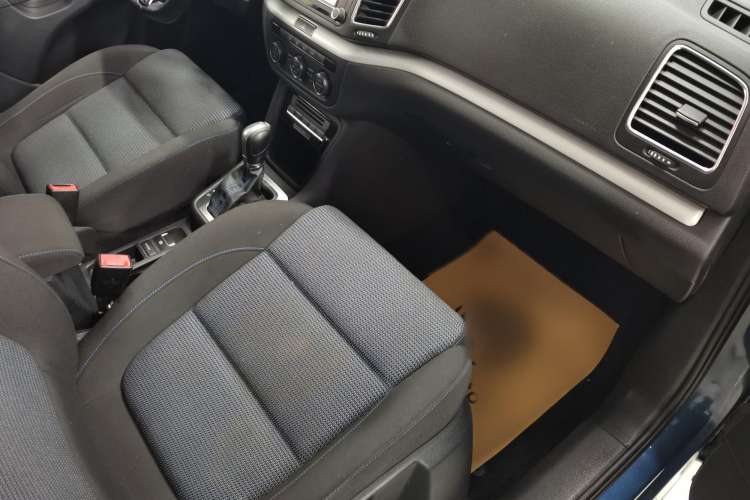 Used Volkswagen Sharan 2016 380TSI Clear Blue Limited Edition Interior 9