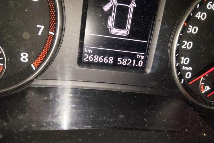 Used Volkswagen Sharan 2016 380TSI Comfort Edition 7-Seater Odometer Close Up