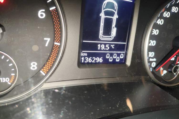 Used Volkswagen Sharan 2016 380TSI Luxury 7-Seater Odometer Close Up