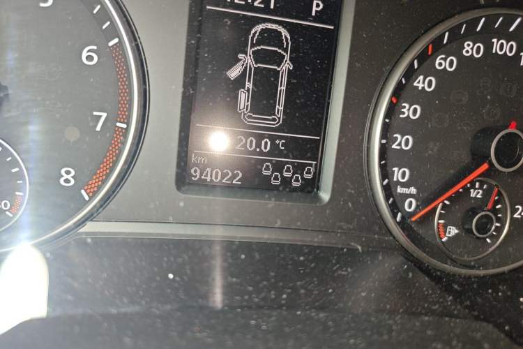 Used Volkswagen Sharan 2016 380TSI Clear Blue Limited Edition Odometer Close Up