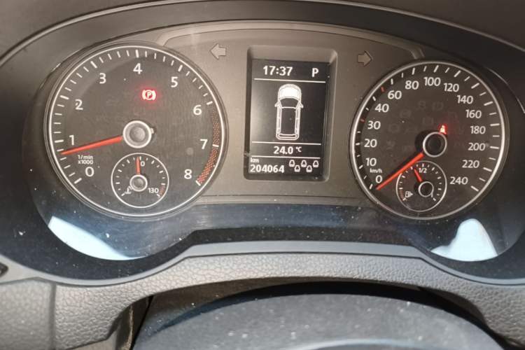 Used Volkswagen Sharan 2016 380TSI Comfort Edition 7-Seater Odometer Close Up