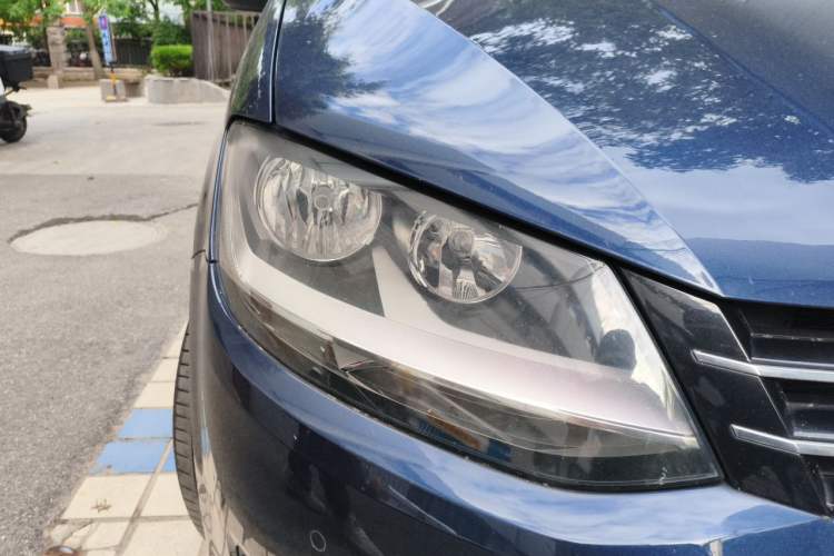 Used Volkswagen Sharan 2016 280TSI Enjoyment Model 7-Seater Right Front Headlight