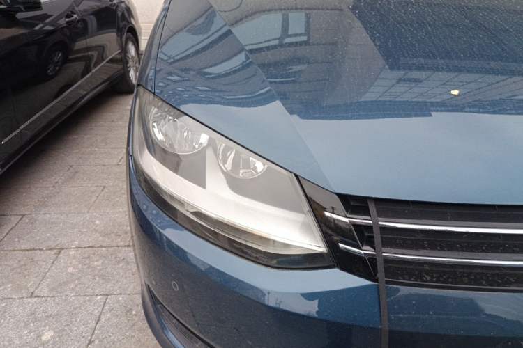 Used Volkswagen Sharan 2016 380TSI Clear Blue Limited Edition Right Front Headlight