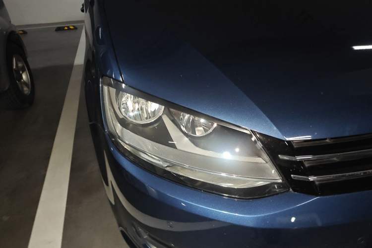 Used Volkswagen Sharan 2016 380TSI Clear Blue Limited Edition Right Front Headlight