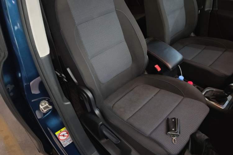 Used Volkswagen Sharan 2016 380TSI Clear Blue Limited Edition Right Front Seat