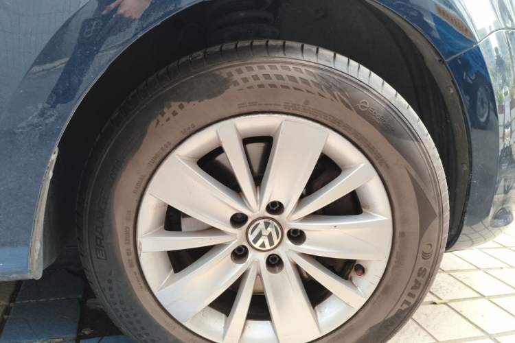 Used Volkswagen Sharan 2016 280TSI Enjoyment Model 7-Seater Right Front Wheel Hub