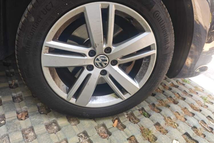 Used Volkswagen Sharan 2016 380TSI Comfort Edition 7-Seater Right Front Wheel Hub