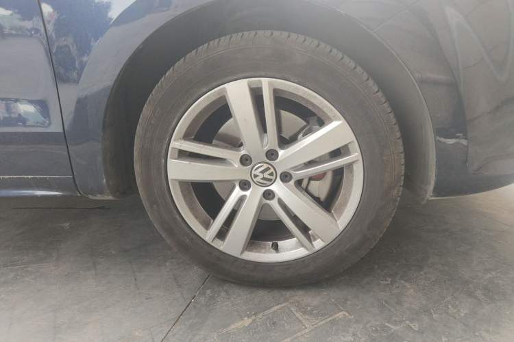 Used Volkswagen Sharan 2016 380TSI Comfort Edition 7-Seater Right Front Wheel Hub
