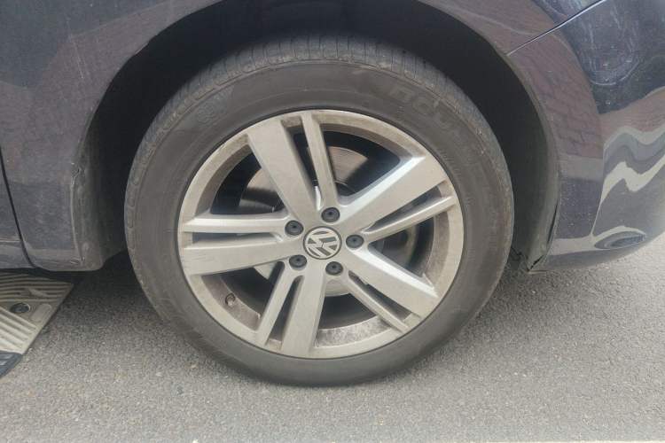 Used Volkswagen Sharan 2016 380TSI Comfort Edition 7-Seater Right Front Wheel Hub
