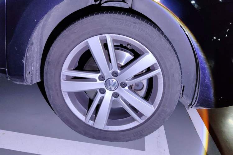 Used Volkswagen Sharan 2016 380TSI Comfort Edition 7-Seater Right Front Wheel Hub