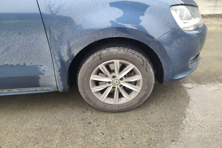 Used Volkswagen Sharan 2016 380TSI Clear Blue Limited Edition Right Front Wheel Hub