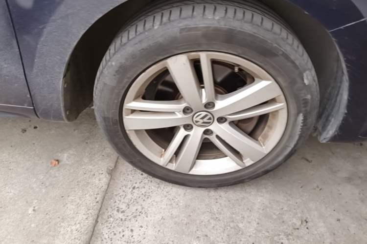 Used Volkswagen Sharan 2016 380TSI Comfort Edition 7-Seater Right Front Wheel Hub