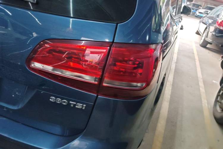 Used Volkswagen Sharan 2016 380TSI Clear Blue Limited Edition Right Rear Taillight