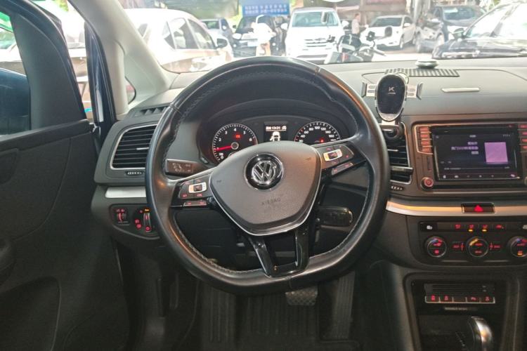 Used Volkswagen Sharan 2016 380TSI Clear Blue Limited Edition Steering Wheel