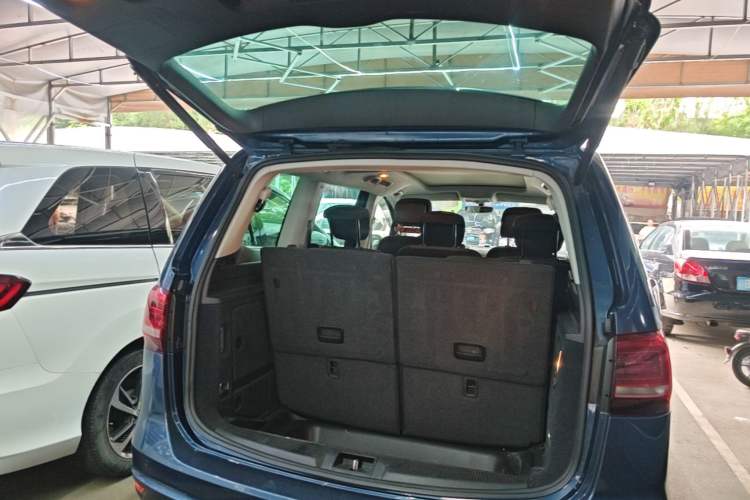 Used Volkswagen Sharan 2016 380TSI Clear Blue Limited Edition Trunk