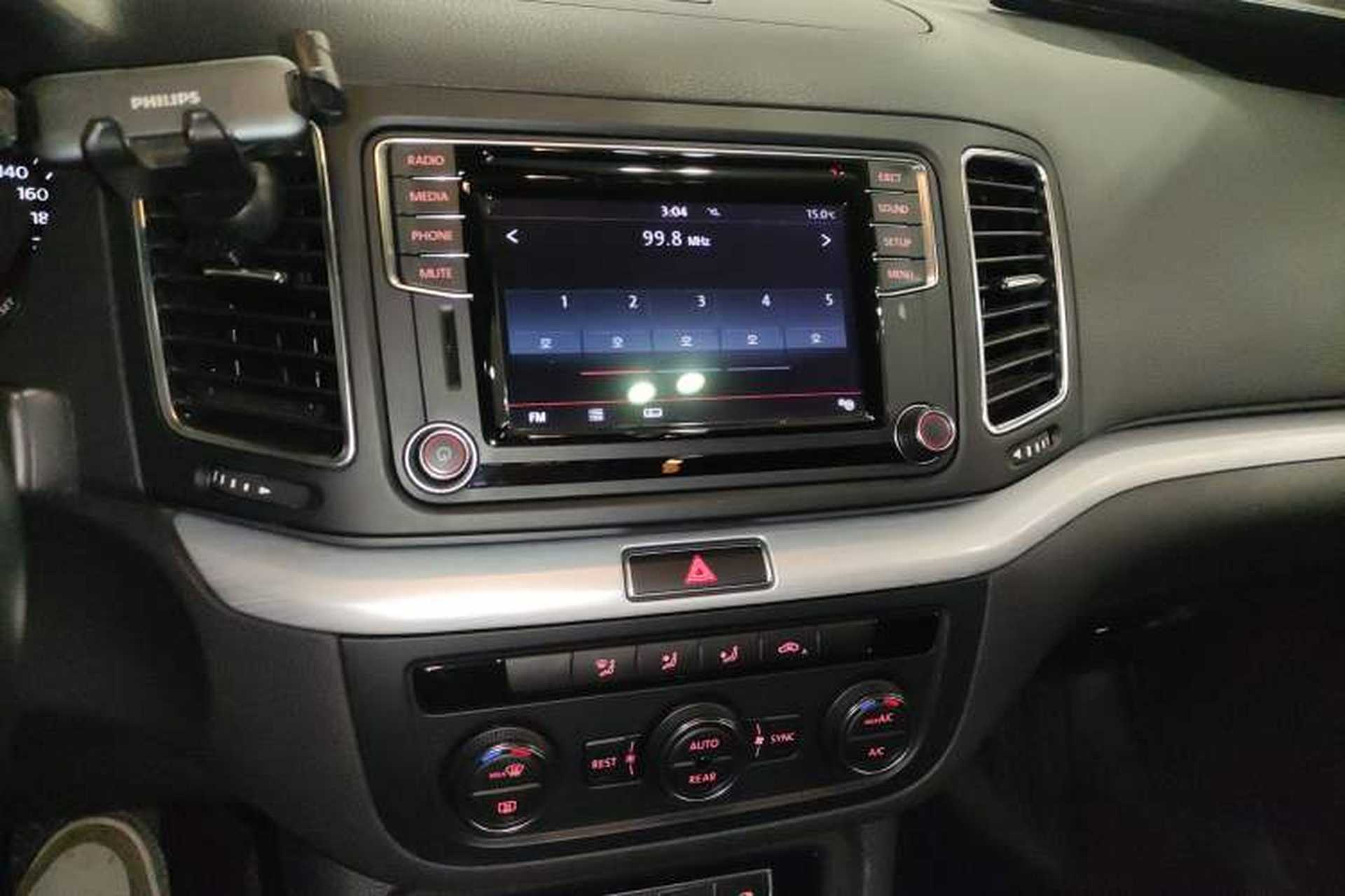 Used Volkswagen Sharan 2016 380TSI Comfort Edition 7-Seater Audio And AC Panel